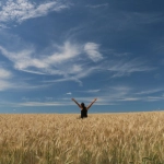 Космический слот Sky Bounty с барабанами и звездами